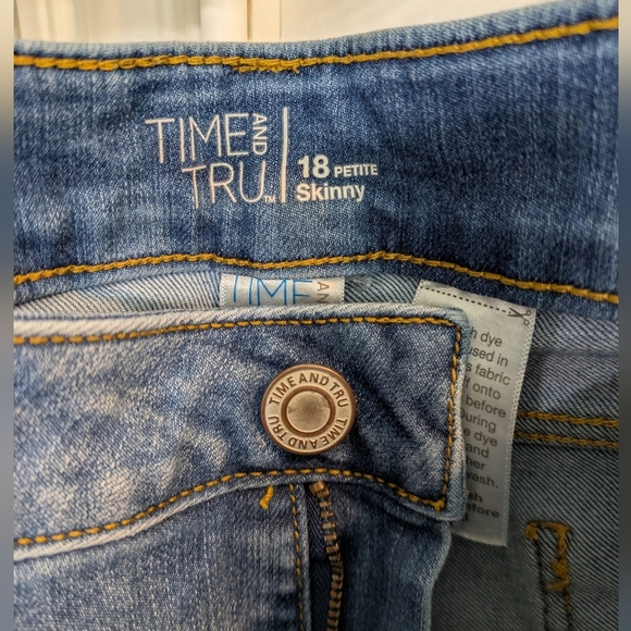 Light wash skinny jeans with raw hem, size 18 petite - Picture 2 of 9